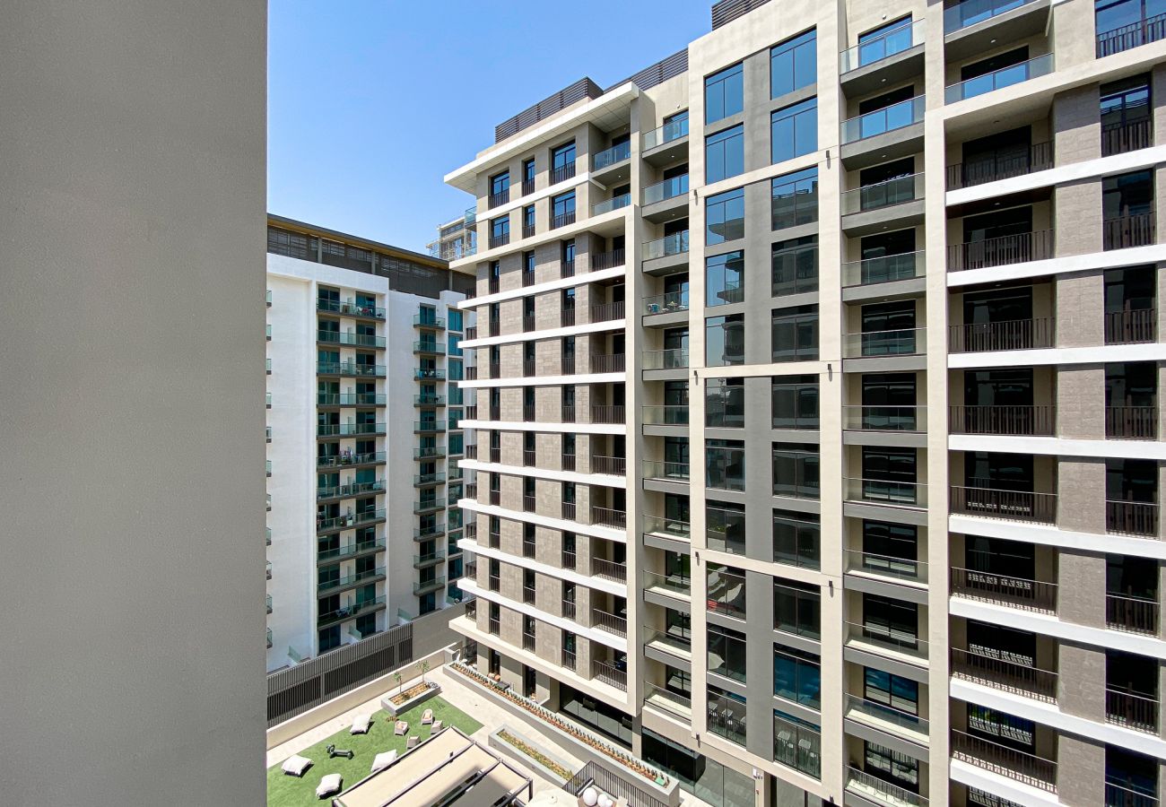 Apartment in Dubai - Elegant 1BDR in MBR city with Pool View