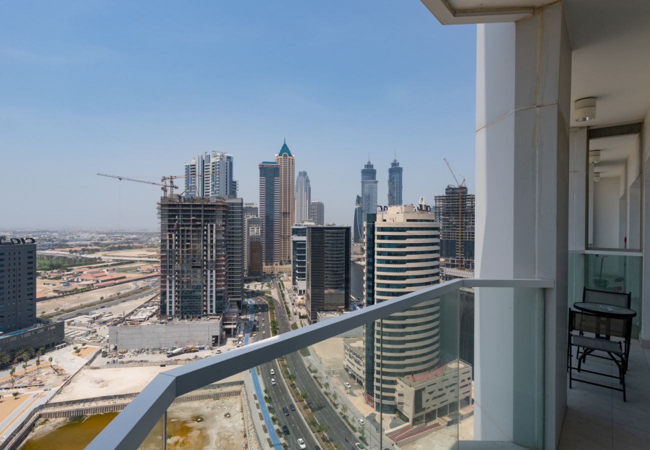 Apartment in Dubai - Modern Spacious 1 Bedroom in Business Bay