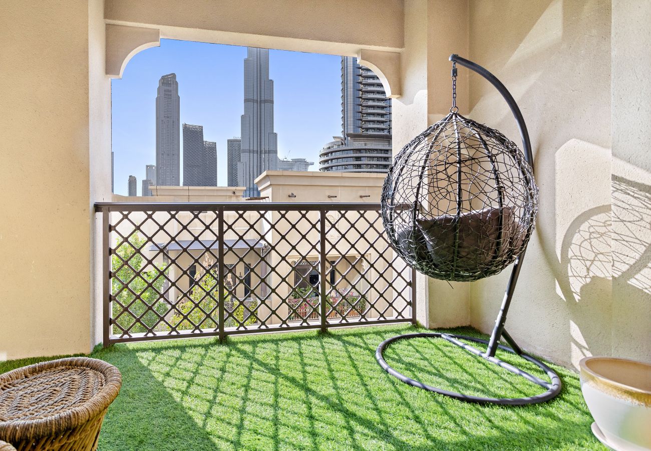 Apartment in Dubai - Classy Design 2BR In Downtown W/ Burj Khalifa View