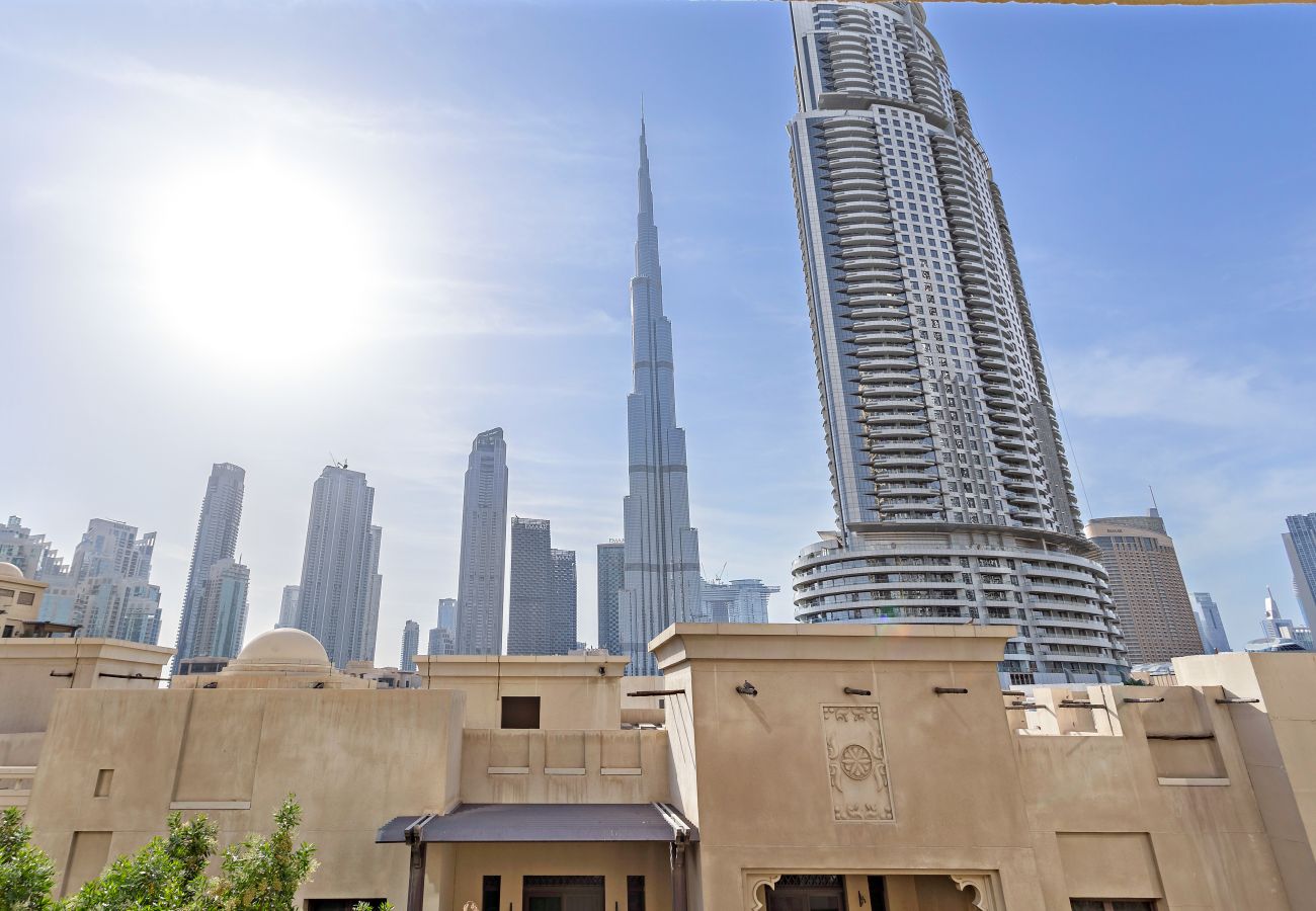 Apartment in Dubai - Classy Design 2BR In Downtown W/ Burj Khalifa View