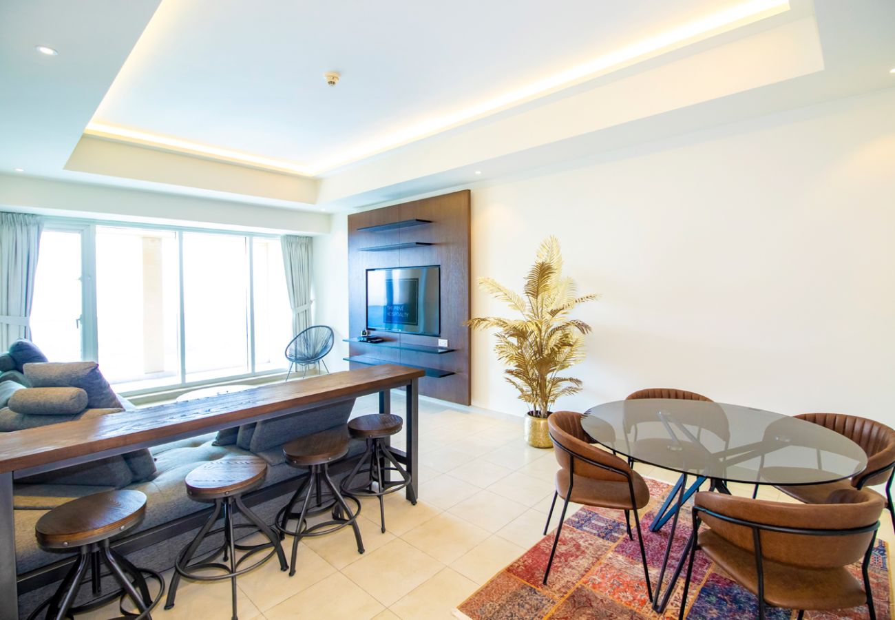 Apartment in Dubai - Canal Serenity: Luxe 2BDR with Panoramic Views