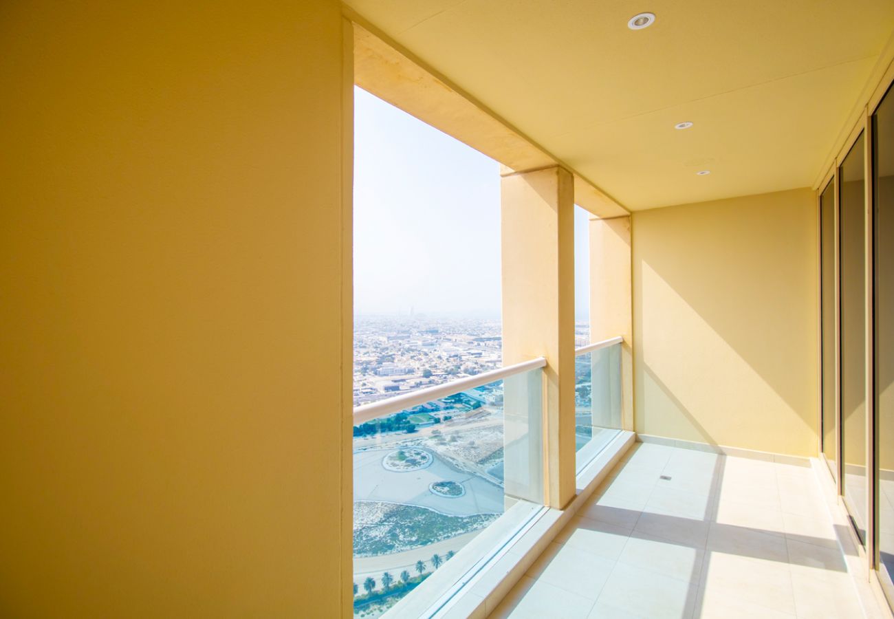 Apartment in Dubai - Canal Serenity: Luxe 2BDR with Panoramic Views