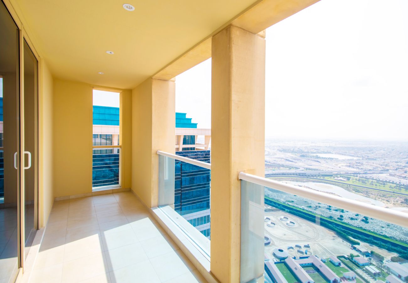 Apartment in Dubai - Canal Serenity: Luxe 2BDR with Panoramic Views