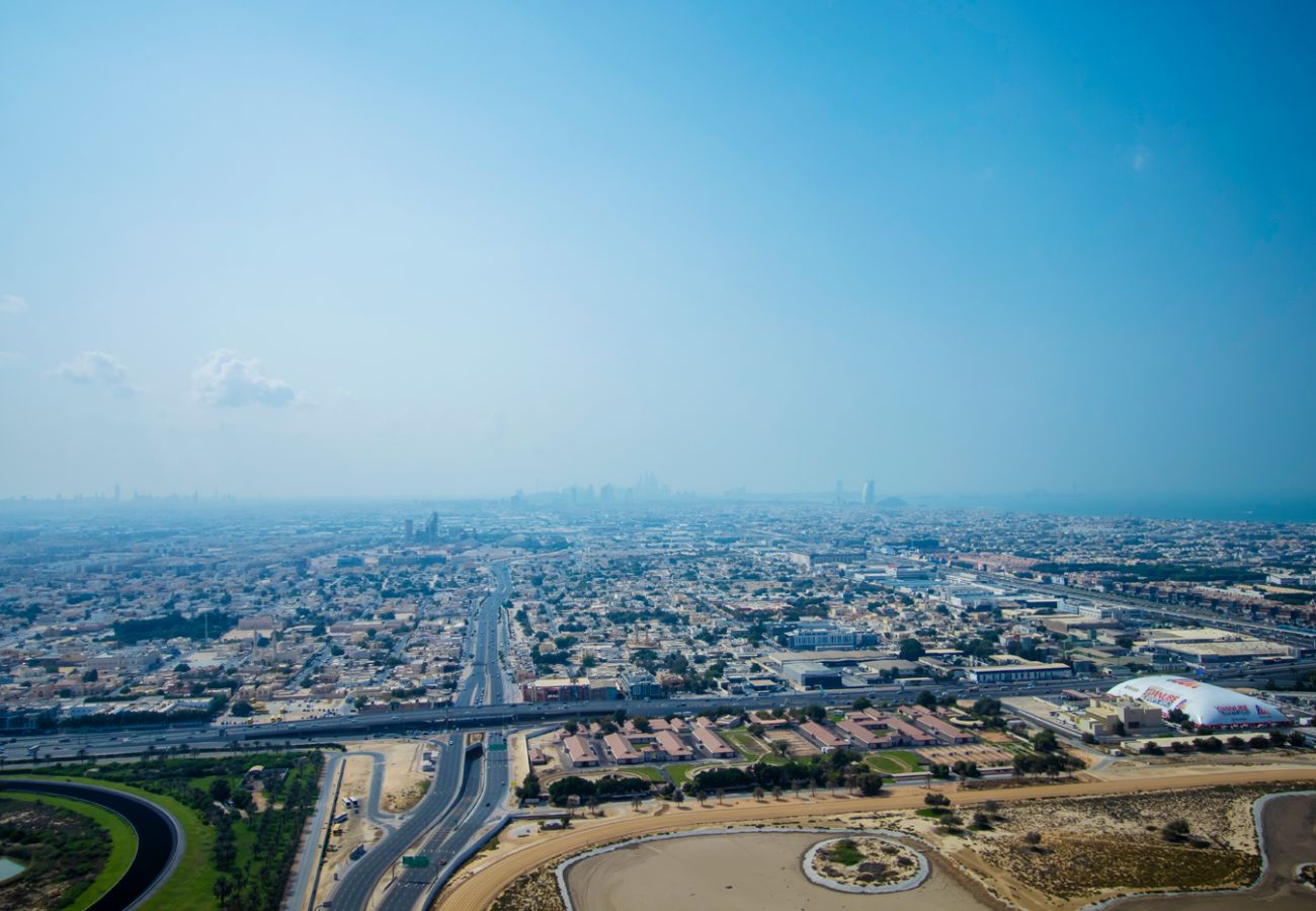 Apartment in Dubai - Canal Serenity: Luxe 2BDR with Panoramic Views