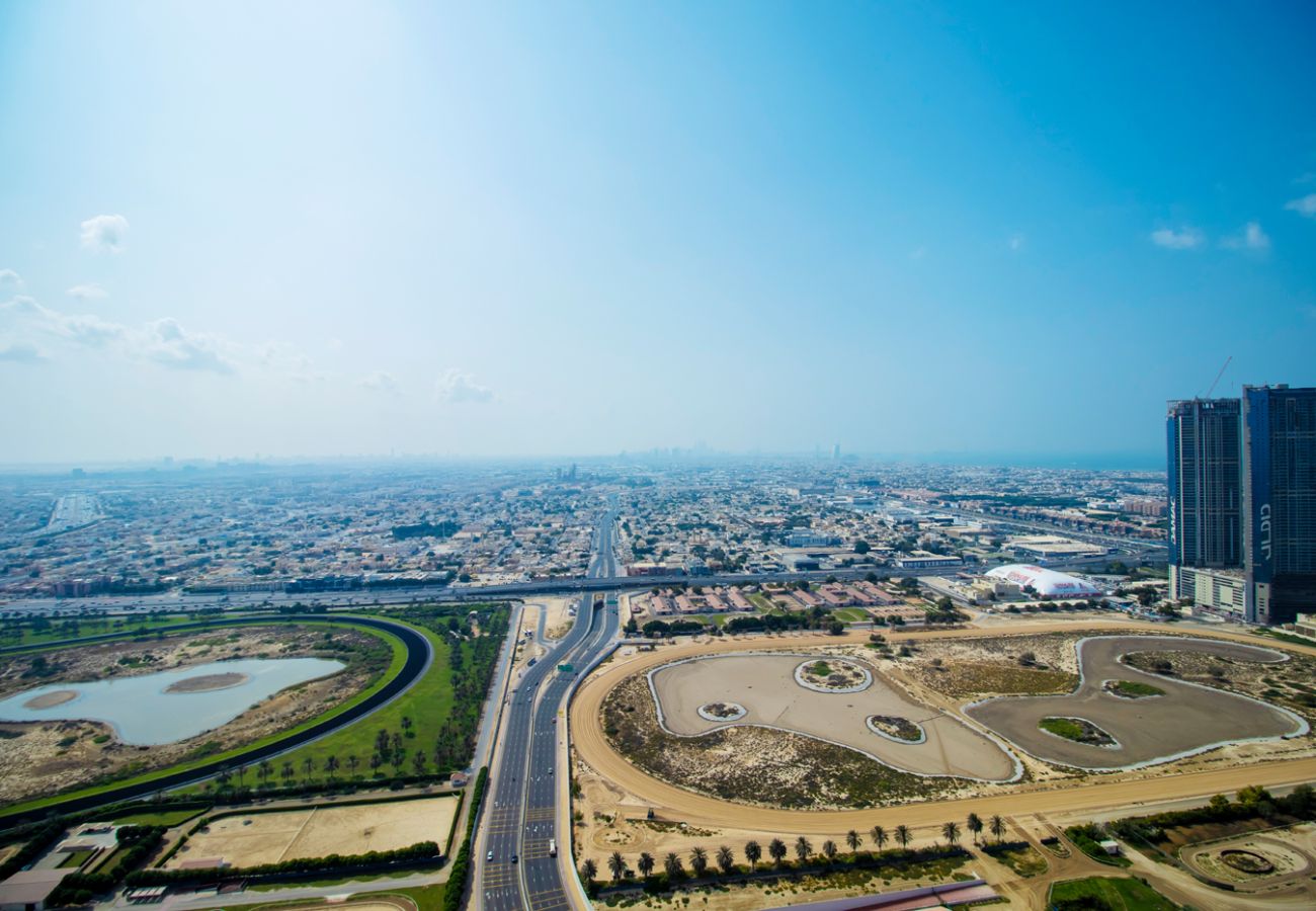 Apartment in Dubai - Canal Serenity: Luxe 2BDR with Panoramic Views