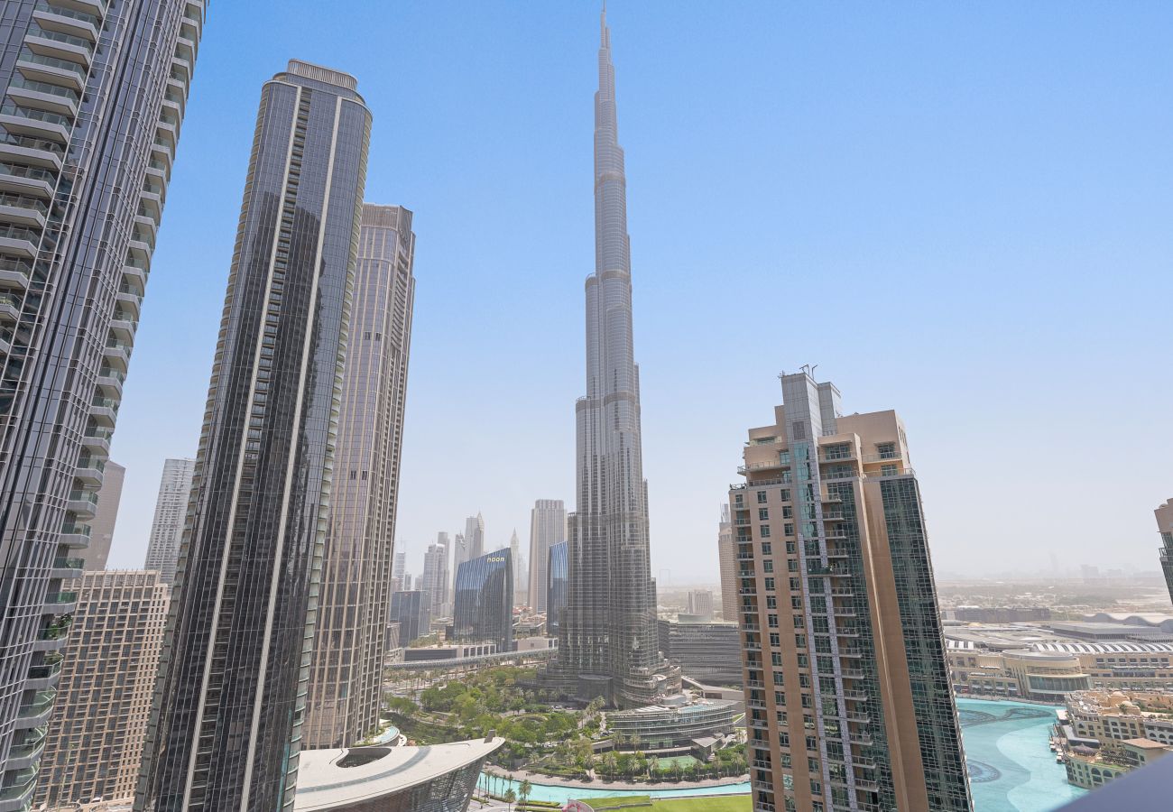 Apartment in Dubai - Vibrant 3BR+1 GR In Downtown W/ BurjKhalifa View