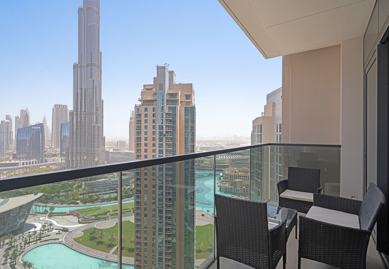 Apartment in Dubai - Vibrant 3BR+1 GR In Downtown W/ BurjKhalifa View