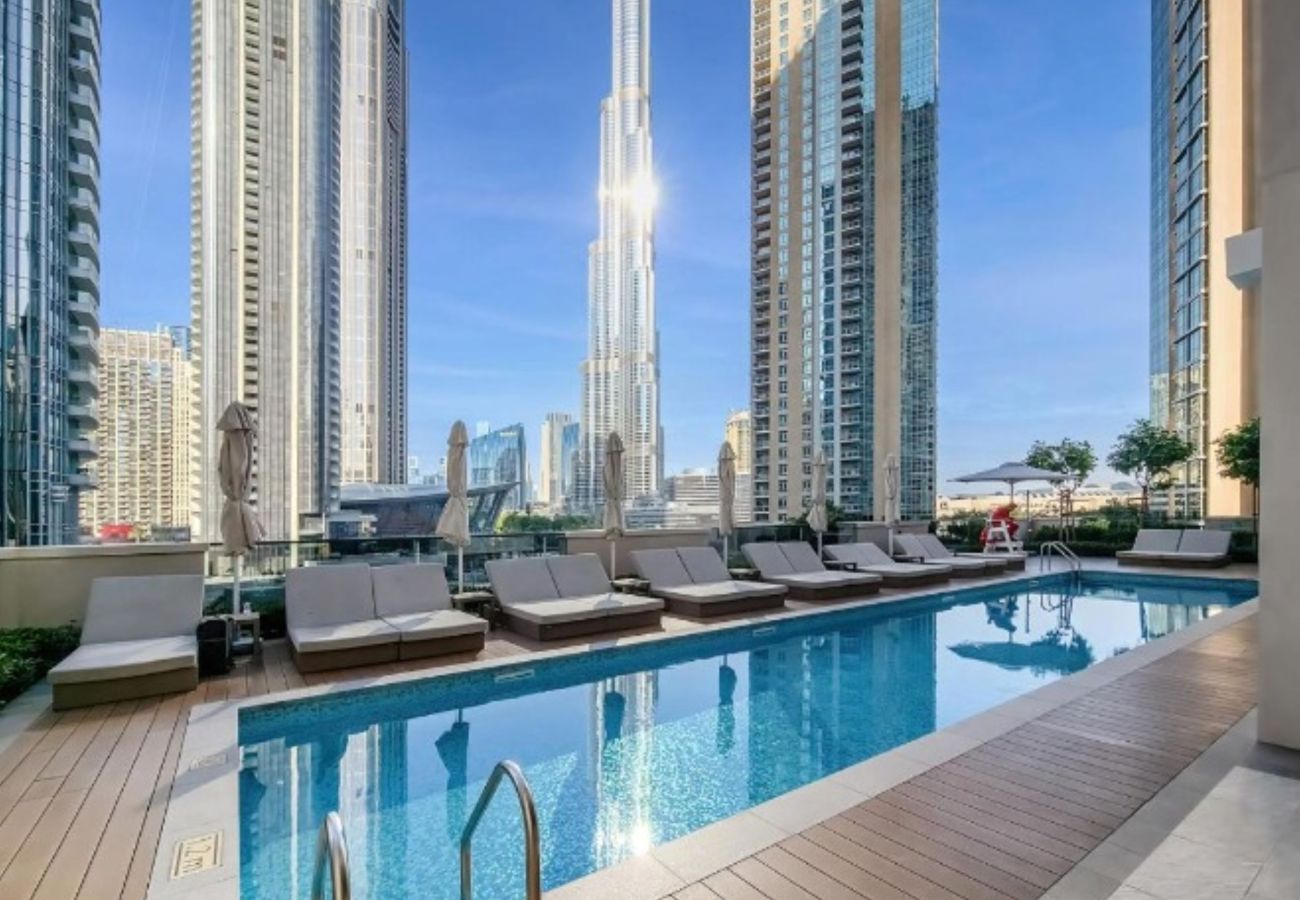 Apartment in Dubai - Vibrant 3BR+1 GR In Downtown W/ BurjKhalifa View