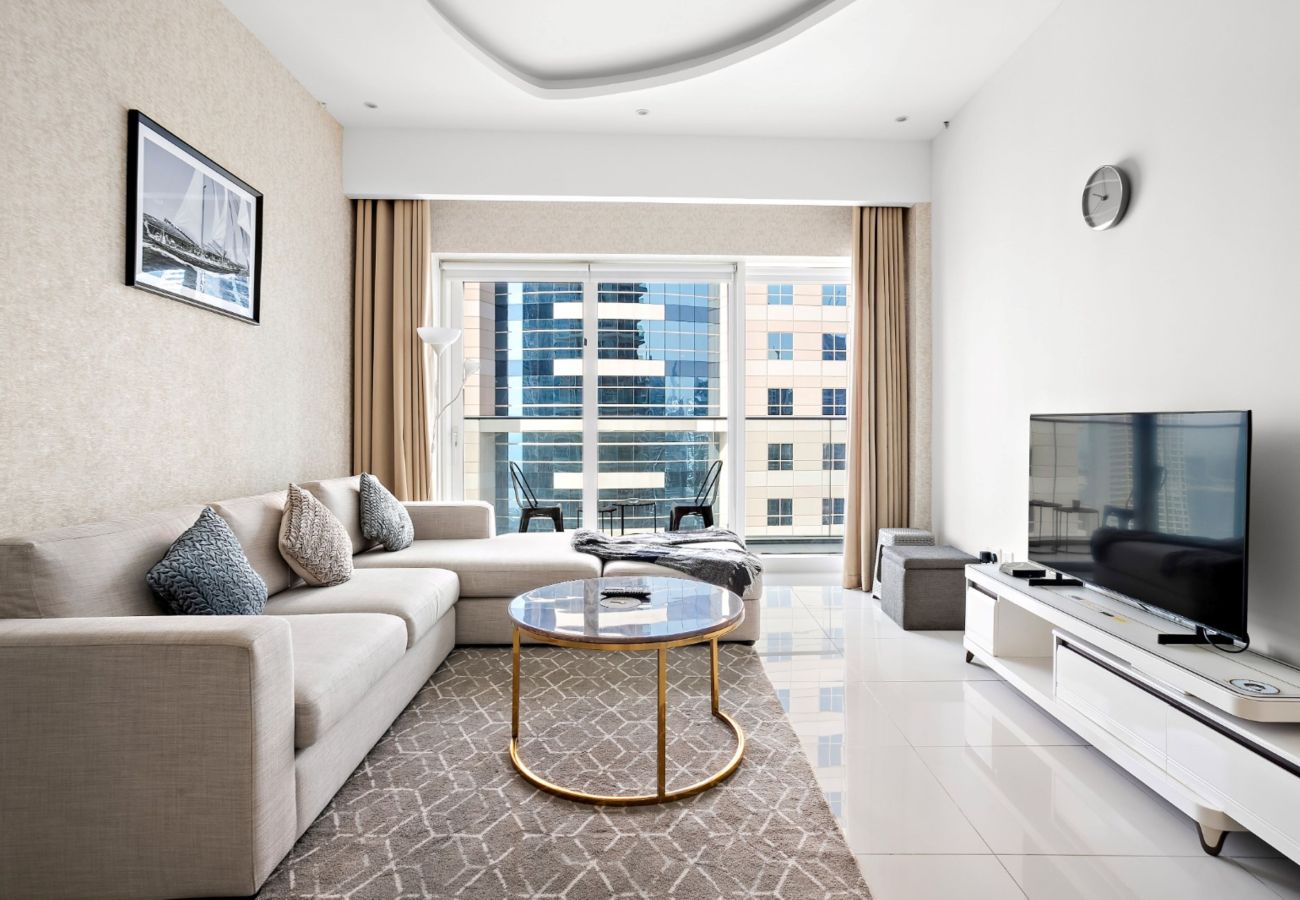 Apartment in Dubai - Ultra-Modern Luxurious 1BR In Marina-Damac Heights