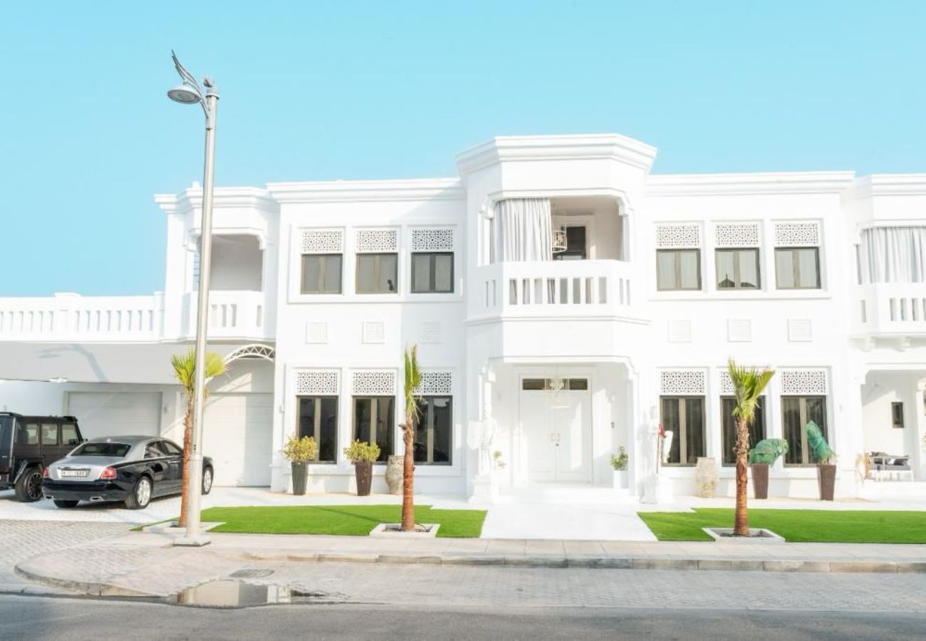 Villa in Dubai - World Class Luxurious 4BDR Villa In Palm Jumeirah