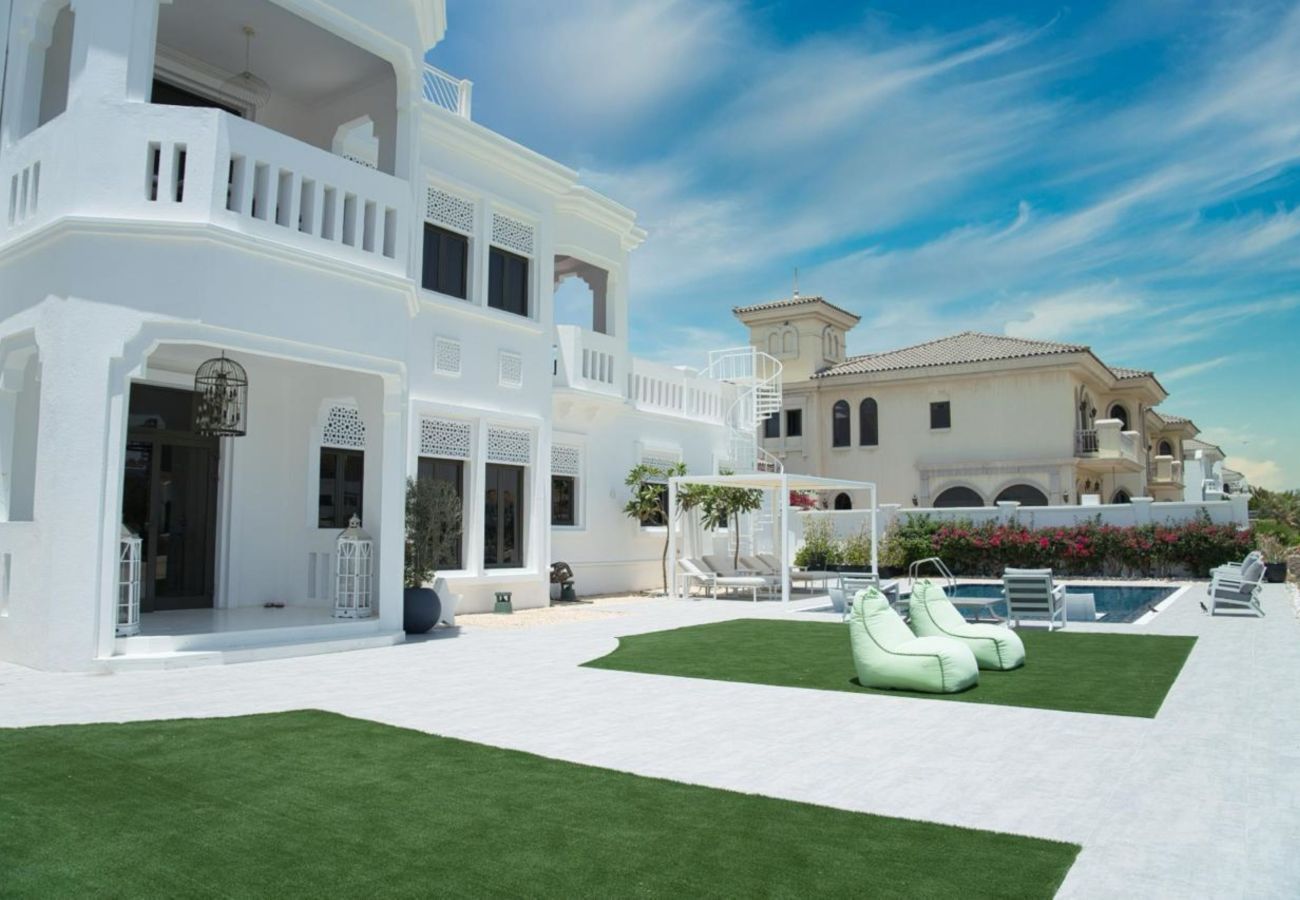 Villa in Dubai - World Class Luxurious 4BDR Villa In Palm Jumeirah