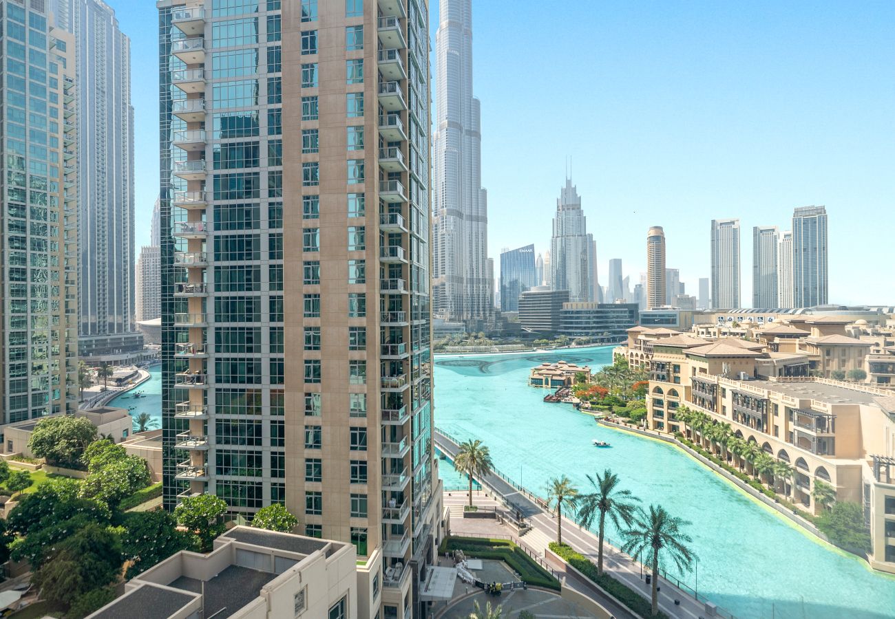 Apartment in Dubai - Sophisticated 2BDR-Burj Khalifa & Fountain View