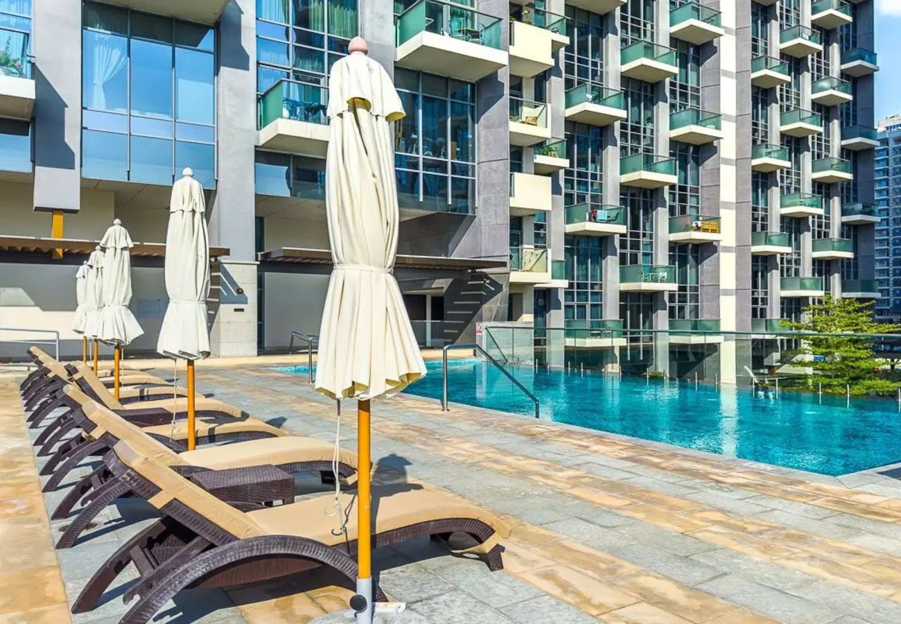 Apartment in Dubai - Stylish City Stay 2BDR + 1GR - Atria Business Bay