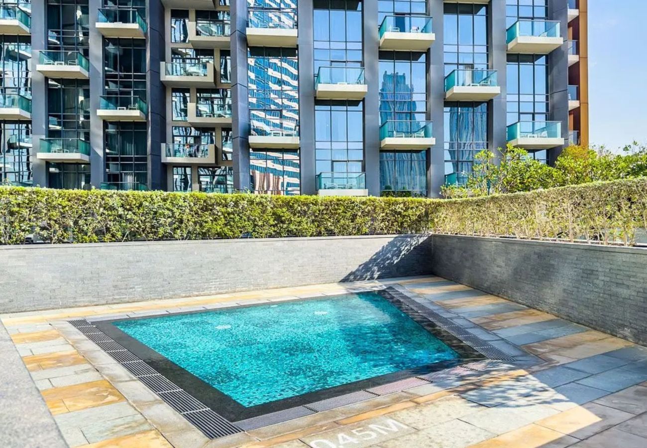 Apartment in Dubai - Stylish City Stay 2BDR + 1GR - Atria Business Bay