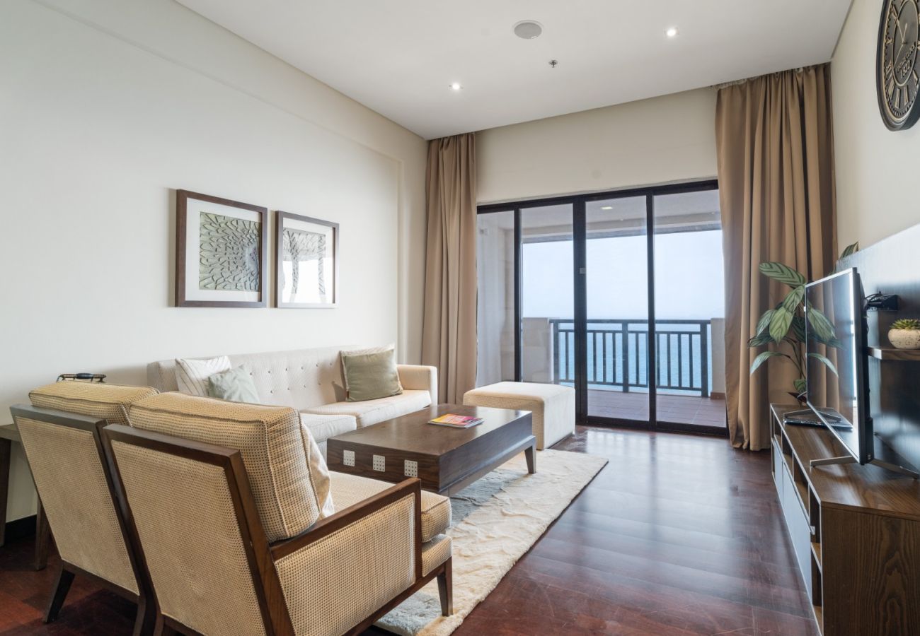 Apartment in Dubai - Coastal Serenity: 1BDR in Royal Amwaj