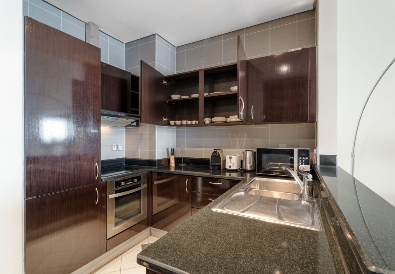 Apartment in Dubai - Coastal Serenity: 1BDR in Royal Amwaj